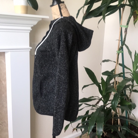 Small. Thread+Supply - Picture 3 of 11